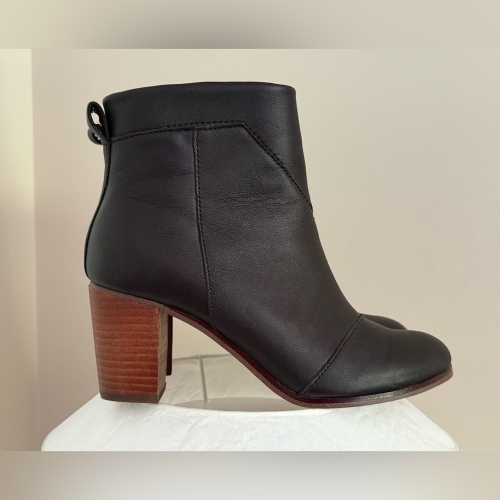 Toms ankle boots with zipper. Black, with brown heel, size 7.5